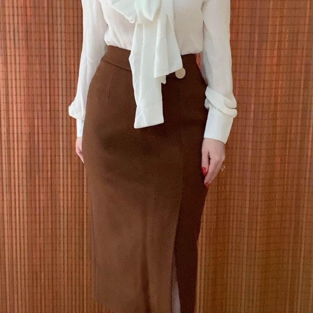 Fall skirt in light brown. NWT.